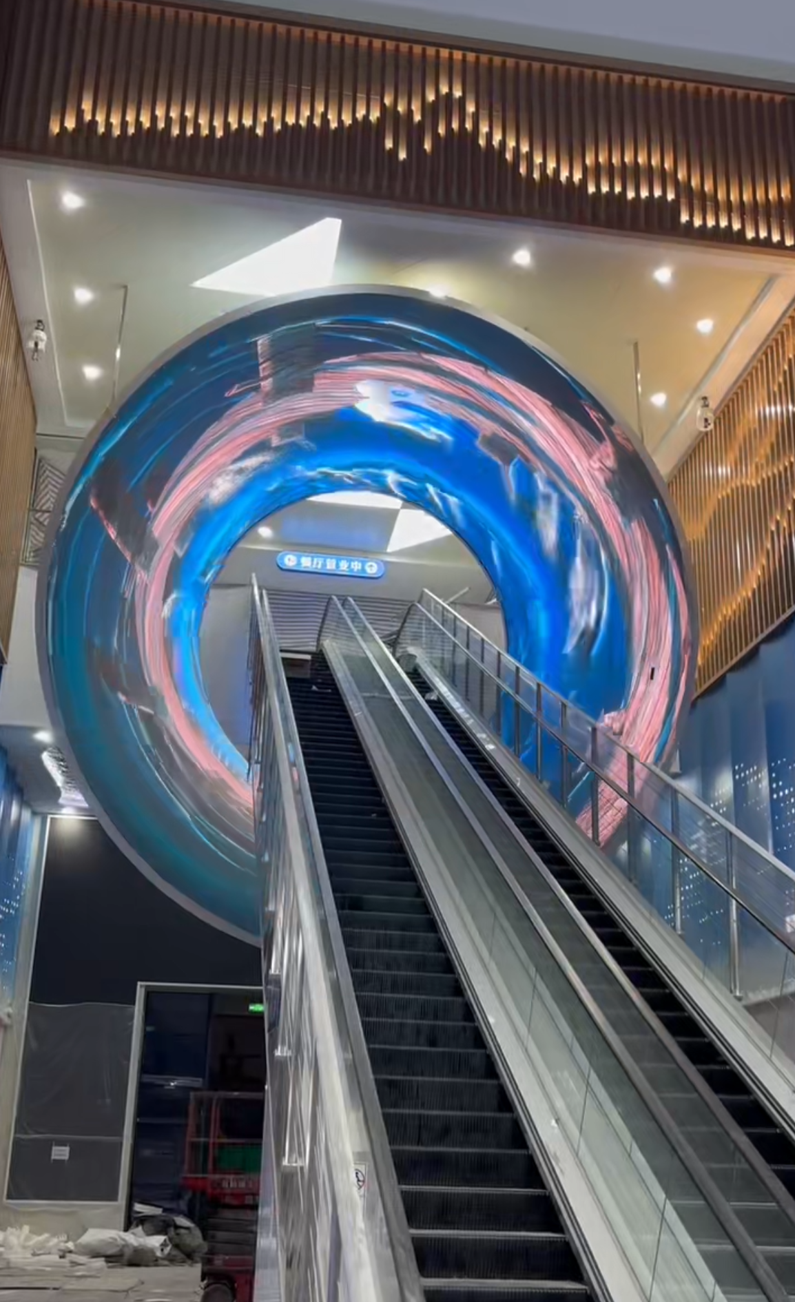 Flexible Screen HR Series – Curved Screen for a Shopping Mall in Guangdong