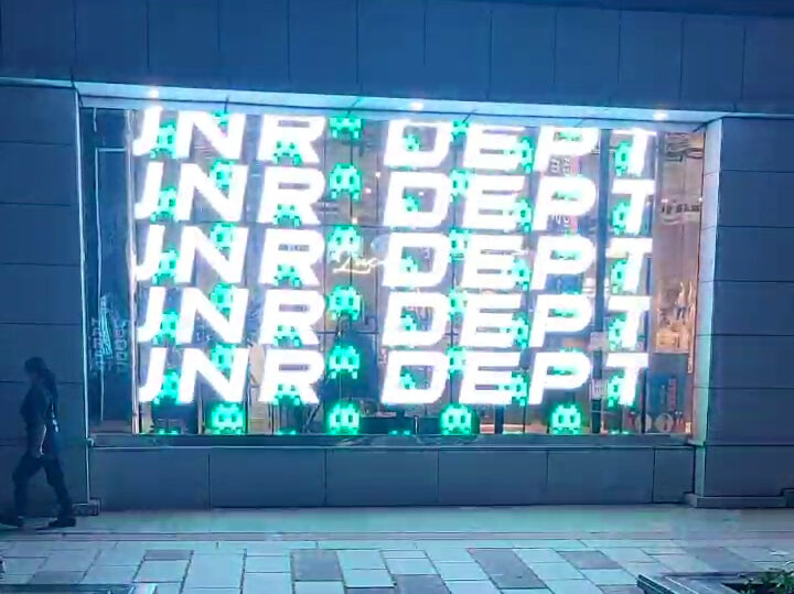 Transparent Window Screen – A Store in Xi'an