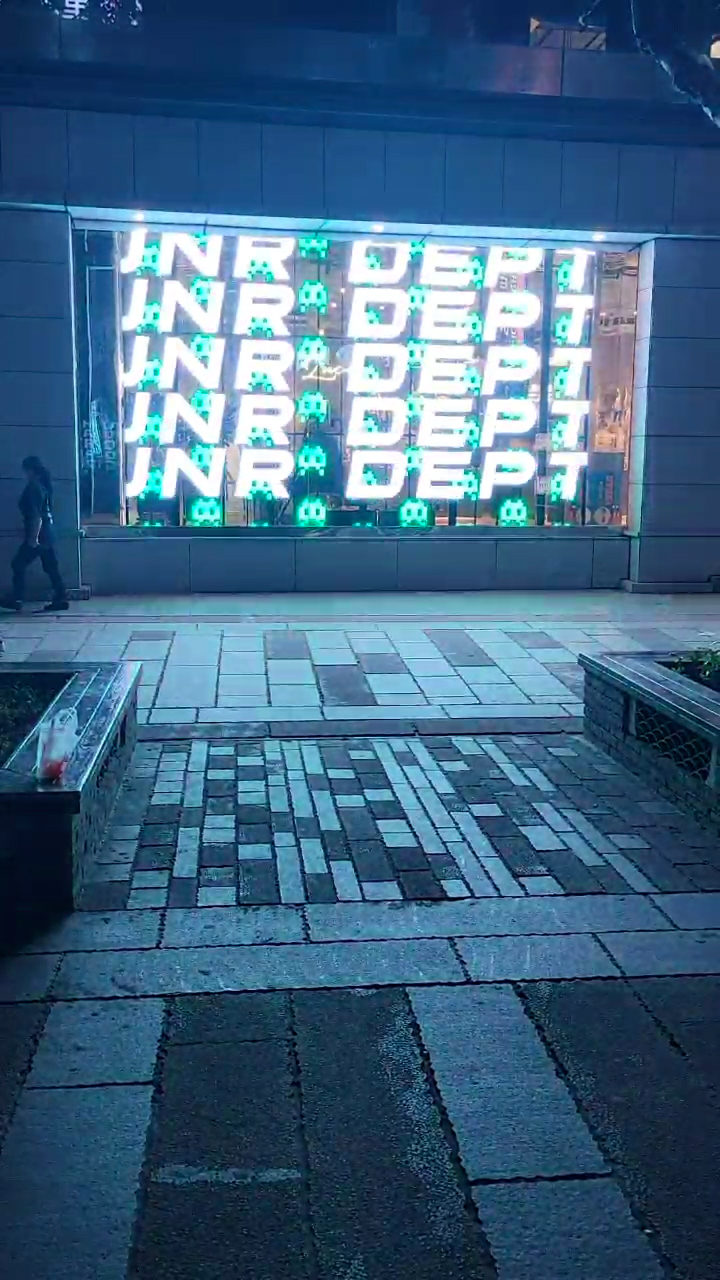 Transparent Window Screen – A Store in Xi'an